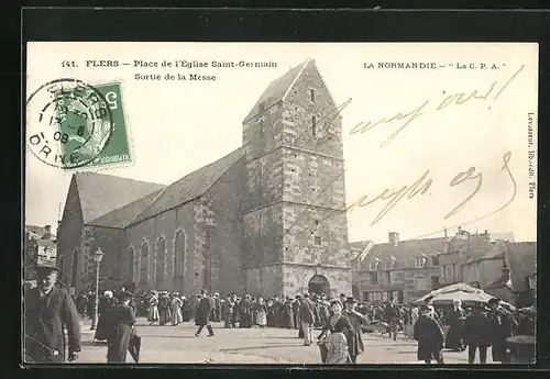 AK Flers, Place de L` Eglise Saint-Germain, Sortie de la Messe