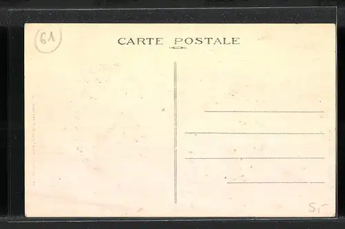 AK Passais, Le Monument aux Morts, Route de Saint-Cry-du-Bailleul