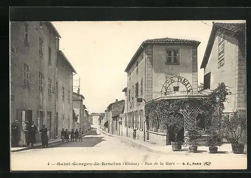 AK Saint-Georges-de-Reneins, Rue de la Gare, Strassenpartie