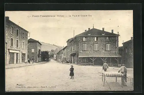 AK Pont-Trambouze, La Place et Grande Rue