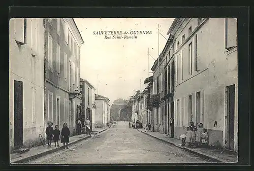 AK Sauveterre-de-Guyenne, Rue Saint-Romain, Strassenpartie