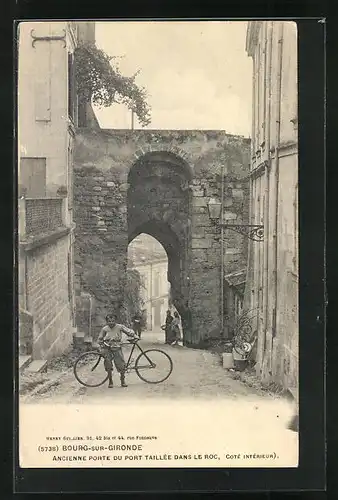 AK Bourg-sur-Gironde, Ancienne Porte du Port Taillée dans le Roc