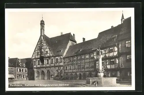 AK Forchheim, Rathaus mit Kriegerbrunnen-Denkmal