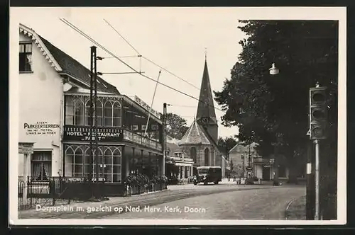 AK Doorn, Dorpsplein m. gezicht op Ned. Herv. Kerk