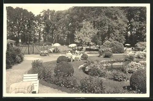 AK Nunspeet, Hotel Ittmann, gedeelte van de tennisbanen met tuin en vijver