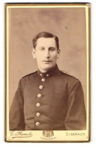 Fotografie C. Remde, Eisenach, deutscher Eisenbahner in Uniform