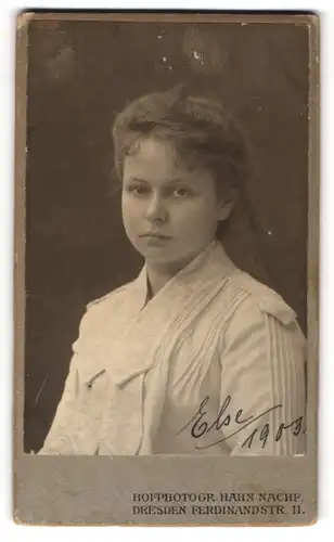 Fotografie Atelier Hahn, Dresden, Portrait bildschönes Fräulein mit charmantem Blick