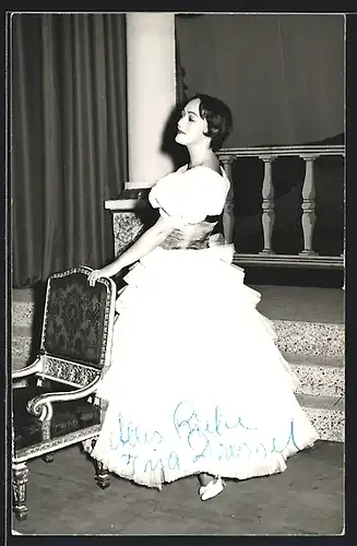 AK Opernsängerin Ina Dressel im weissen Kleid, Autograph