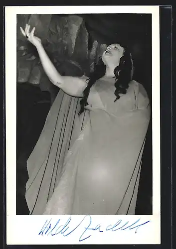 AK Opernsängerin Hilde Zadek im Kostüm, Autograph