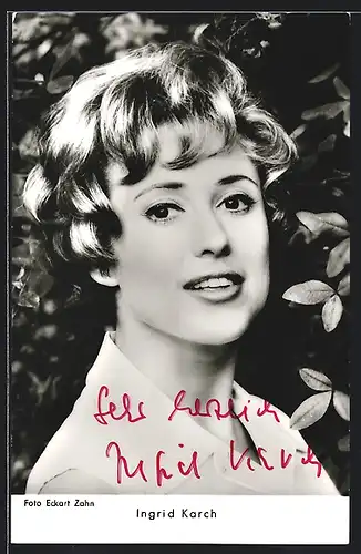 AK Opernsängerin Ingrid Karch mit weisser Bluse, Autograph