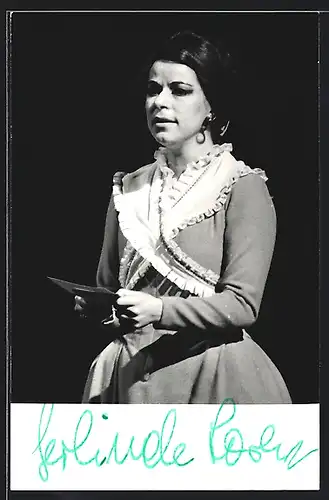 AK Opernsängerin Gerlinde Lorenz im Kostüm, Autograph