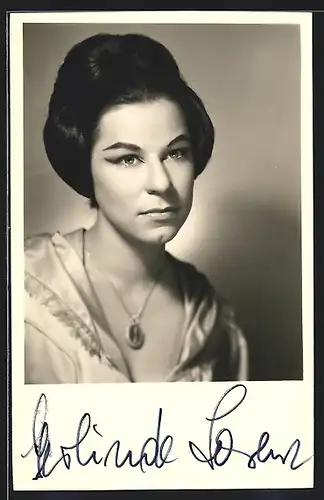 AK Opernsängerin Gerlinde Lorenz mit Halskette, Autograph