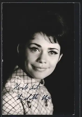 AK Opernsängerin Liselotte Ebnet im karierten Kostüm, Autograph