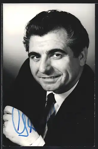 AK Opernsänger Geraint Evans im Anzug, Autograph