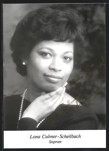 AK Opernsängerin Lona Culmer-Schellbach mit Perlenkette, Autograph