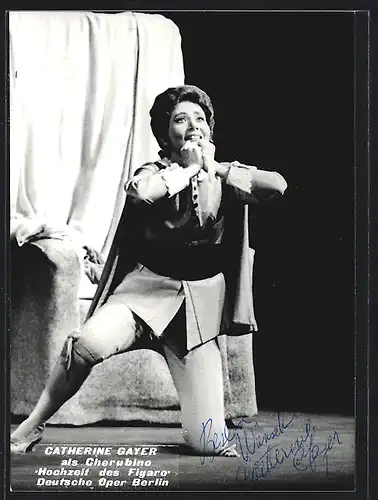 AK Opernsängerin Catherine Gayer als Cherubino in Die Hochzeit des Figaro, Autograph