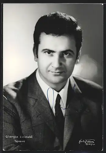 AK Opernsänger Giorgio Crimaldi im Anzug, Autograph