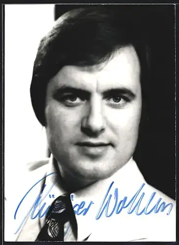 AK Opernsänger Rüdiger Wohlers im Anzug, Autograph