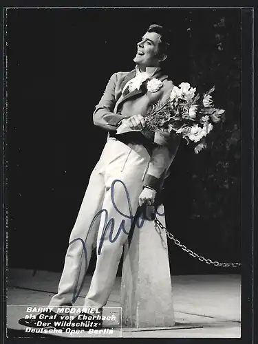 AK Opernsänger Barry McDaniel als Graf von Eberbach in Der Wildschütz, Autograph