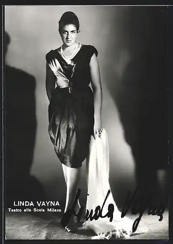 AK Opernsängerin Linda Vayna im Kostüm, Autograph