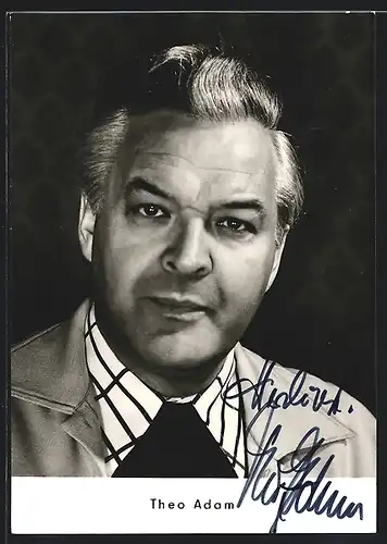 AK Opernsänger Theo Adam im Anzug, Autograph
