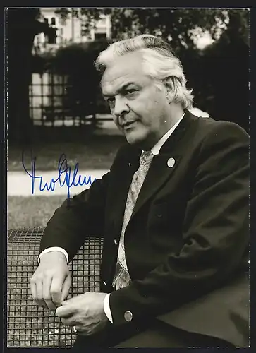 AK Opernsänger Theo Adam im Anzug, Autograph