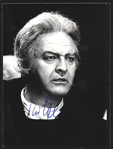 AK Opernsänger Theo Adam im Kostüm, Autograph