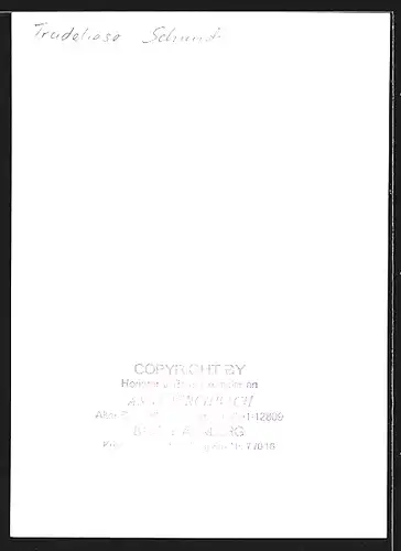 AK Opernsängerin Trudeliese Schmidt im geschmückten Kleid, mit original Autograph