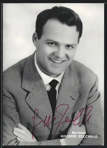 AK Opernsänger Guiseppe Zecchillo in Anzug und Krawatte, mit original Autograph