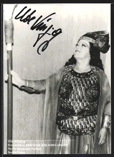 AK Opernsängerin Ute Vinzing als Brünnhilde in Der Ring des Nibelungen, mit original Autograph