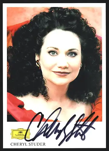 AK Opernsängerin Cheryl Studer im roten Kleid am Lächeln, mit original Autograph