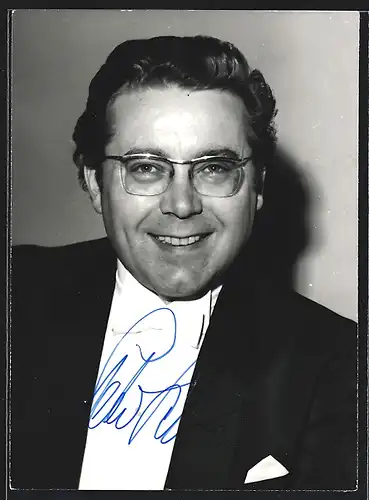 AK Opernsänger Peter Schreier in Anzug und Brille, mit original Autograph