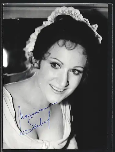 AK Opernsängerin Marianne Seibel am Lächeln, mit original Autograph