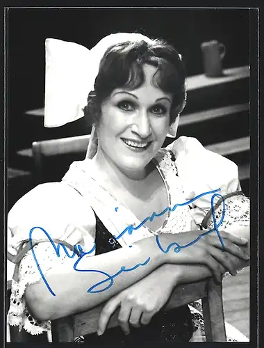 AK Opernsängerin Marianne Seibel als verkaufte Braut, mit original Autograph
