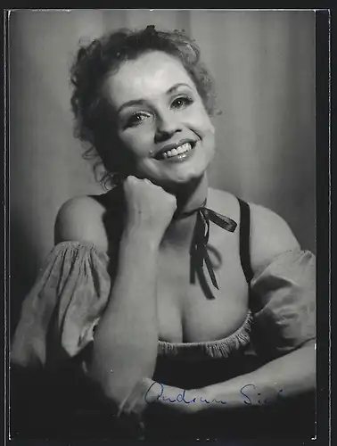 AK Opernsängerin Gudrun Sieber in Die Zauberflöte, mit original Autograph