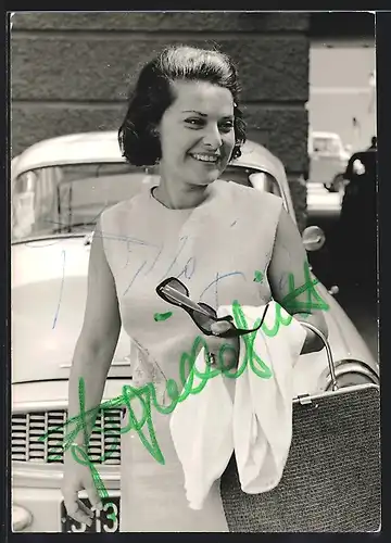 AK Opernsängerin Graziella Sciutti mit Brille am Lächeln, mit original Autograph