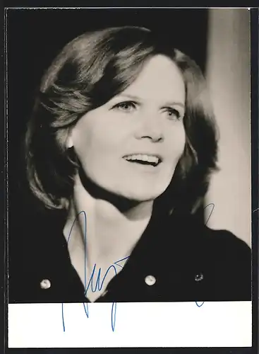 AK Opernsängerin Anja Silja am Lächeln, mit original Autograph
