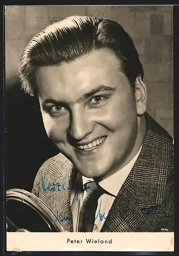 AK Opernsänger Peter Wieland im Anzug am Lächeln, mit original Autograph