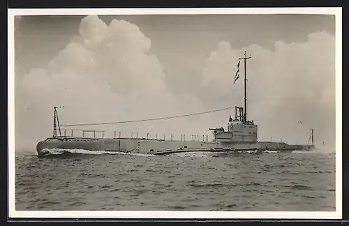 AK Britisches U-Boot in Fahrt