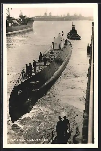 AK Niederländisches U-Boot O.23 wird aus dem Hafen geschleppt
