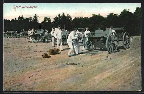 AK Soldaten beim Geschützreinigen, Artillerie