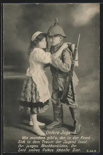 AK Kleiner Soldat in Uniform verabschiedet sich von seinem Mädchen