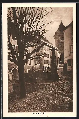 AK Kaiserstuhl, Platz mit Brunnen