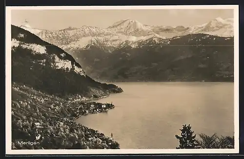AK Merligen, Ortsansicht mit See und Bergpanorama