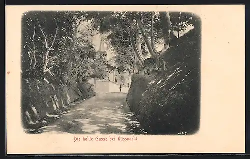 AK Küssnacht, Hohle Gasse mit Kirchturm