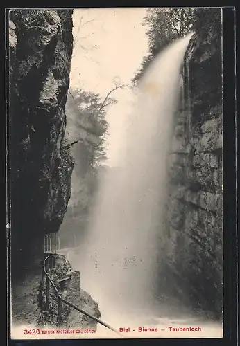 AK Biel, Taubenloch, Wasserfall mit Uferweg