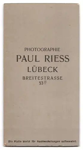 Fotografie Paul Riess, Lübeck, Breitestrasse 53, Soldat in Uniform des Regiment 162 mit Bajonett