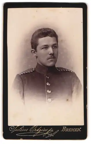 Fotografie Julius Ortgies jr., Bremen, Einjährig-Freiwilliger in Uniform