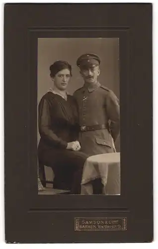 Fotografie Samson & Comp., Barmen, Soldat in Feldgrau Uniform Rgt. 19 nebst seiner Frau, Kriegsausmarsch