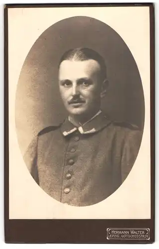 Fotografie Hermann Walter, Leipzig, Uffz. in Uniform